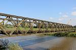 Ukázkou přemostění řeky Moravy ve čtvrtek 18. září vyvrcholil třítýdenní výcvik ve výstavbě provizorních mostů v Kojetíně