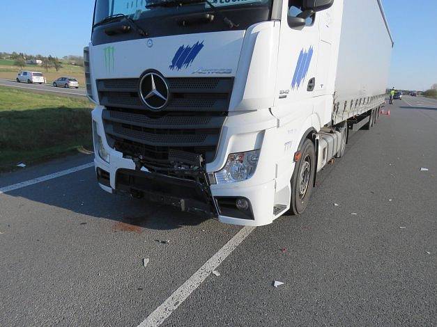 Tragická nehoda nákladního vozidla s motocyklem v Horní Moštěnici