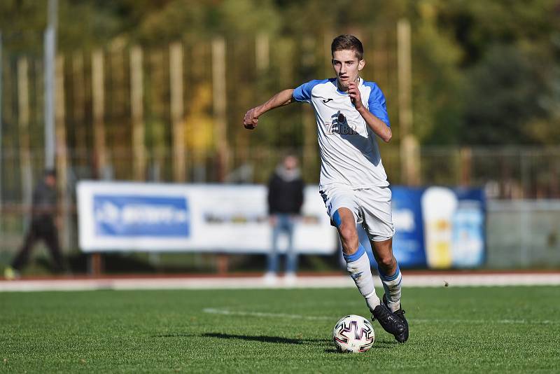 Divizní derby mezi fotbalisty Přerova (v bílém) a Kozlovicemi. Petr Mirvald