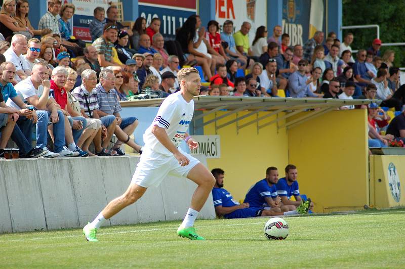 Exhibiční utkání hvězd v rámci benefice Sportovcům  na dětech záleží v Kozlovicích. Tomáš Čelůstka.