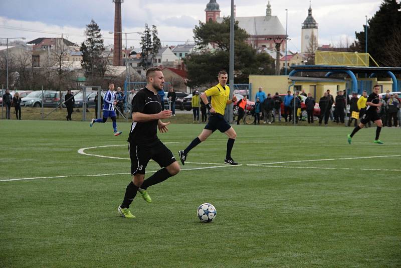 Fotbalisté SK Hranice (v pruhovaném) porazili Kozlovice 1:0.