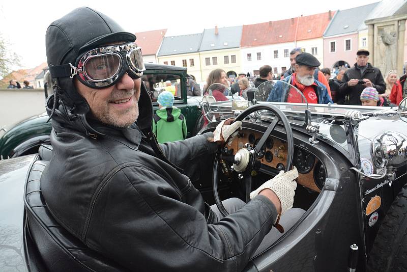 Automobiloví a motocykloví veteráni zahájili v neděli v Přerově jarní sezonu