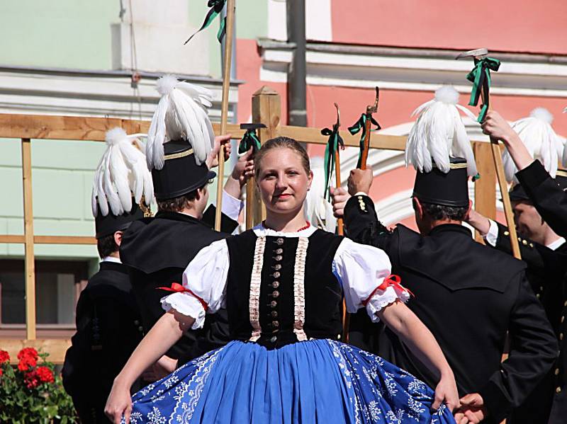 Na nádvoří přerovského zámku a na Horním náměstí se uskutečnil jedenáctý ročník folklorního festivalu V zámku a podzámčí, který hostil na několik folklorních souborů.