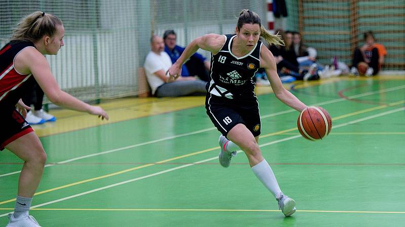 Petra Valentová v dresu přerovských basketbalistek