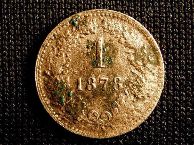 Přerovští archeologové nalezli Na Marku řadu mincí, přezku na boty nebo knoflík s broušeným sklíčkem. Nálezy spadají do přelomu 17. a 18. století. Nejmladší objevenou mincí je krejcar z roku 1878.