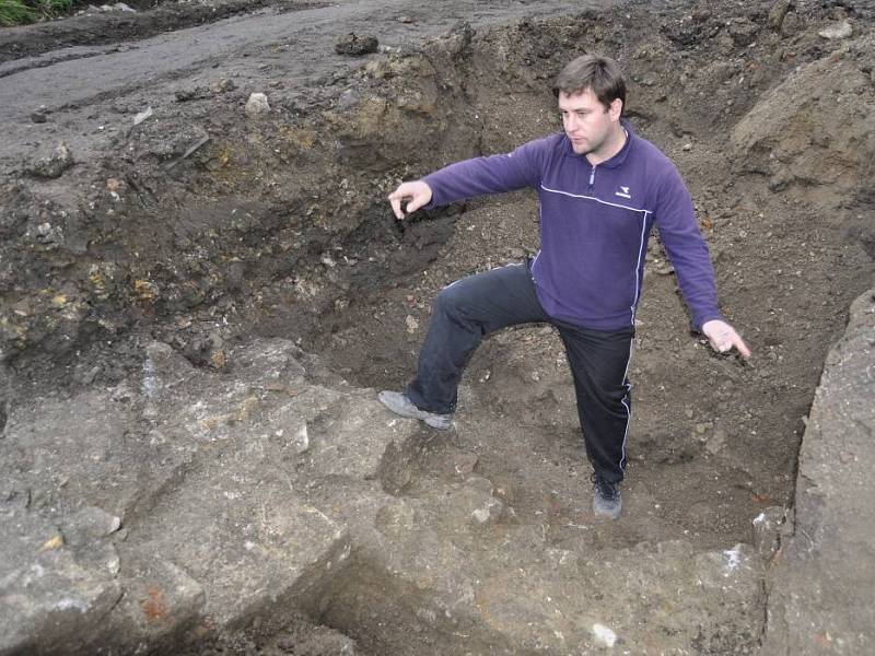 Archeologové Na Marku odkryli celý půdorys bratrské školy.