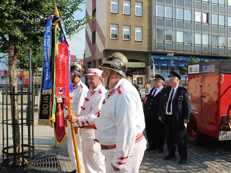 Historická Pragovka byla v Přerově ozdobou Propagační jízdy Sdružení hasičů Čech, Moravy a Slezska