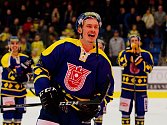 Hokejisté HC Zubr Přerov nastoupili do utkání s Kladnem ve speciálních retro dresech připomínajících 90 let od založení prvního hokejového oddílu ve městě a slavnou éru pod názvem TJ Lokomotiva Meochema.