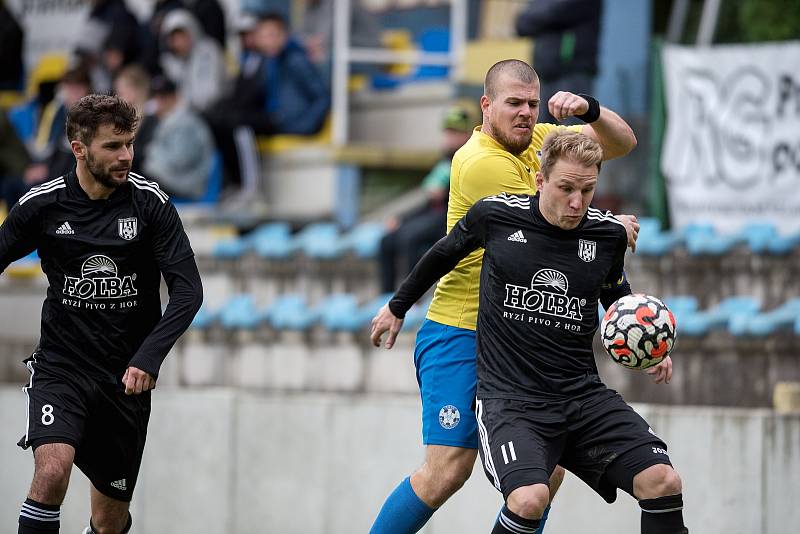 Fotbalisté Kozlovic (ve žlutém) porazili 3:0 Šumperk.