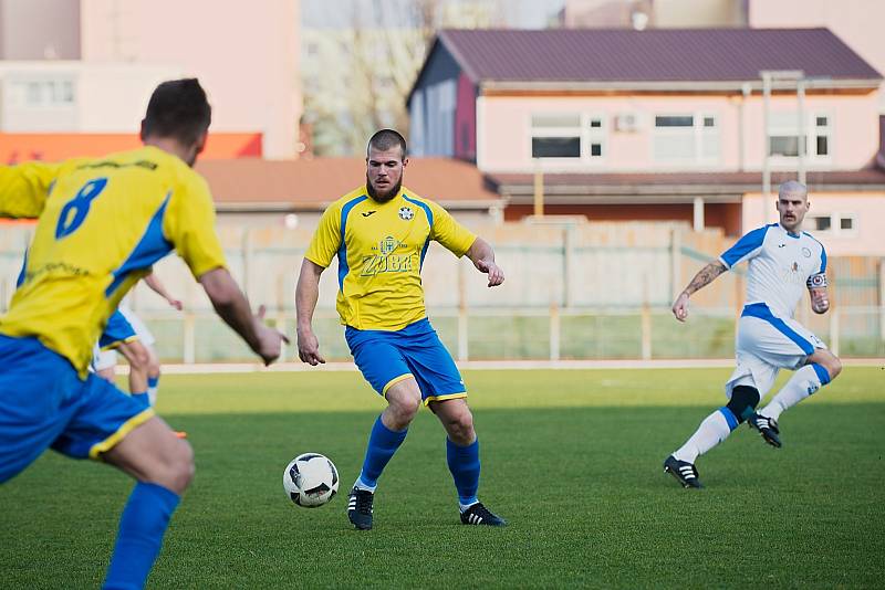 Fotbalové derby mezi domácím Přerovem a Kozlovicemi ovládla 2:1 Viktorka. Foto: Deník/Jan Pořízek