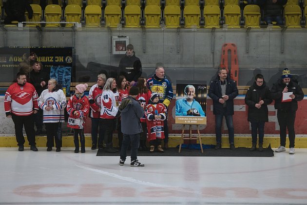Hokejové utkání HC Zubr Přerov - HC LERAM Orli Znojmo. Zápasu předcházel slavnostní moment na počest Miloše Říhy staršího.