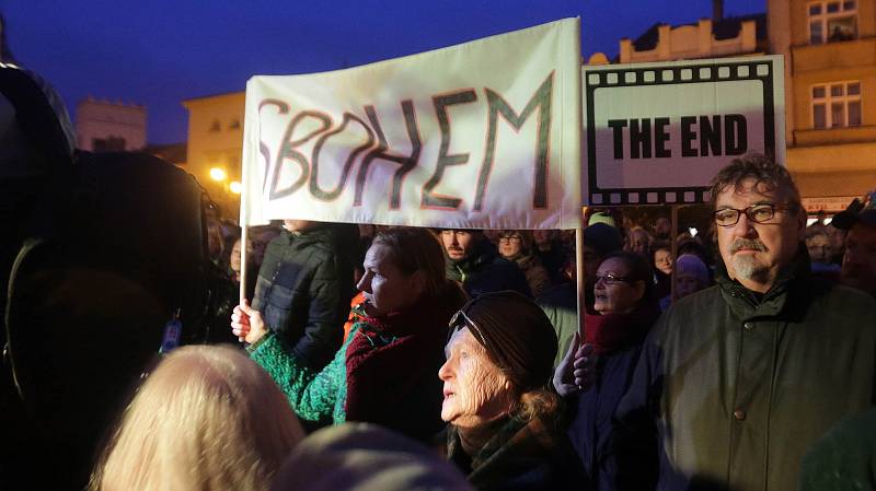 Protest proti prezidentu Zemanovi při jeho setkání s občany na náměstí v Lipníku nad Bečvou