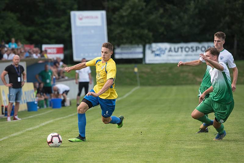 Fotbalisté Kozlovic (ve žlutém) doma porazili Bzenec 2:0.