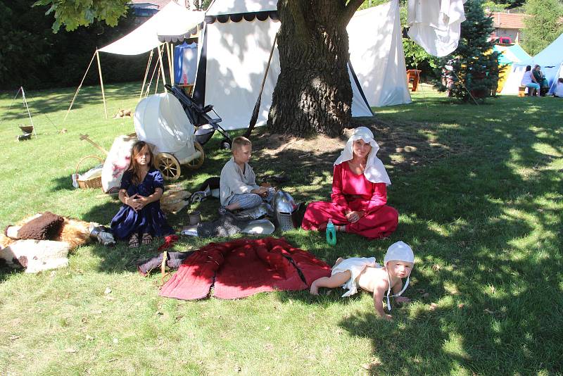 Dobývání Moravské brány přilákalo stovky lidí, zdejší zámecký park se změnil ve středověké bojiště