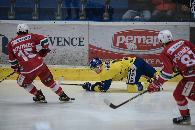 Hokejisté Přerova proti HC Slavia Praha (3:2 po nájezdech).