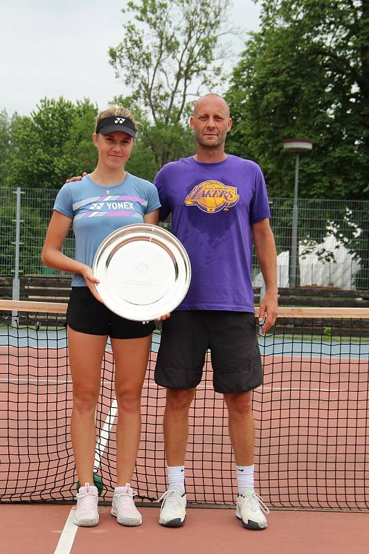 Tenistka Linda Nosková se na přerovském betonu chystala pod vedením Tomáše Krupy na juniorský Wimbledon.