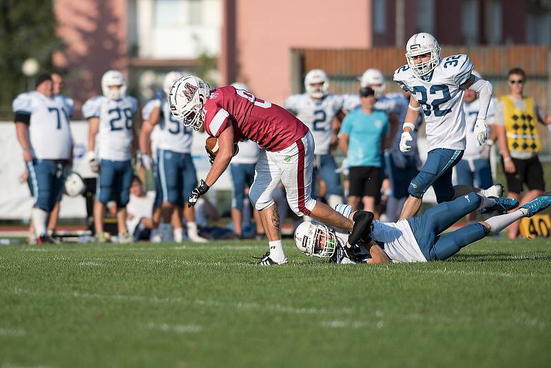 Přerov Mammoths (v červeném) porazili Ostravu Steelers 25:22.