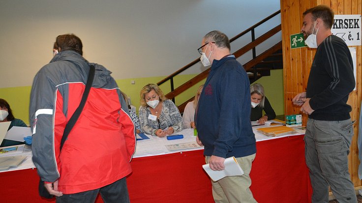 Místní referendum v Tovačově, lidé rozhodují o rozšíření těžba štěrkopísku. 8. října 2021