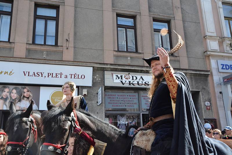 Ulicemi Přerova prošel v neděli historický průvod, který připomněl jeho povýšení na královské město. Třídenní Svatovavřinecké hody přilákaly na Masarykovo i Horní náměstí tisíce lidí