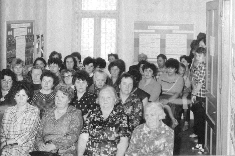  Volby 1986 v Oseku nad Bečvou. Slavnostní zahájení 23. května 1986 v agitačním středisku, první skupině voličů předvedli kulturní  program žáci místní  Základní školy.