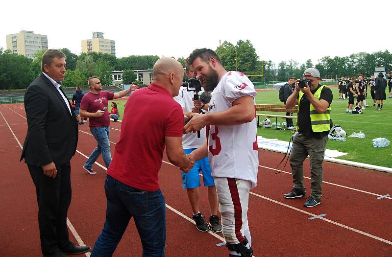 Přerovští Mamuti ve finále 2. ligy amerického fotbalu porazili Prague Black Panthers 35:0 a slavili titul.