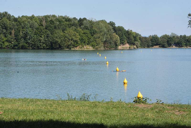 První prázdninovou sezonu si letos užívají lidé na "Tovačovské riviéře", která vznikla po úpravě břehů Annínského jezera. 3. srpna 2022