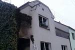 Požár rodinného domu v Újezdci zaměstnal tři jednotky hasičů