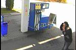 Přepadení benzinky v Kojetíně. Úprk lupiče z místa činu