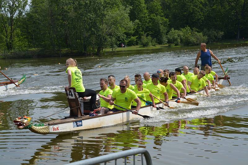 Přerovskou Lagunu ovládl Festival dračích lodí