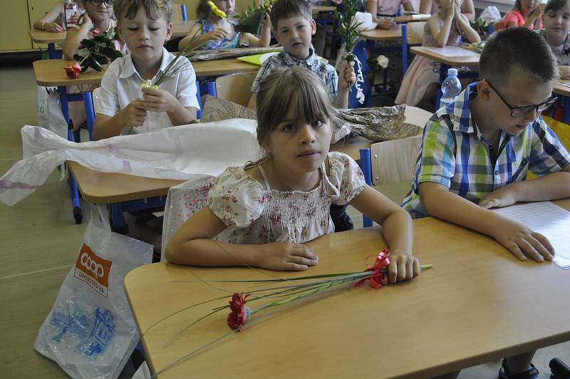 Prvňáčci si na základních školách Svisle, Želatovská a U Tenisu v Přerově převzali svá první vysvědčení