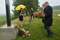 Přerov si připomněl 75 let od masakru na Švédských šancích - hromadné popravy 267 karpatských Němců. Pietní akty se konaly na městském hřbitově a na kopci za městem zvaném Švédské šance.