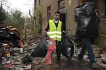 Říjen 2017. Vyklízení odpadu před poslední fází bourání Škodovy ulice v Přerově