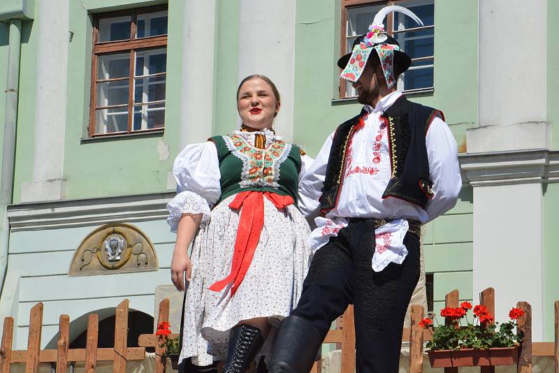 Folklorní festival v Přerově se vydařil. V hlavním programu na Horním náměstí se v sobotu odpoledne vystřídalo několik souborů, 11. 6. 2022