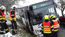Nehoda autobusu u Býškovic - 3. 12. 2020
