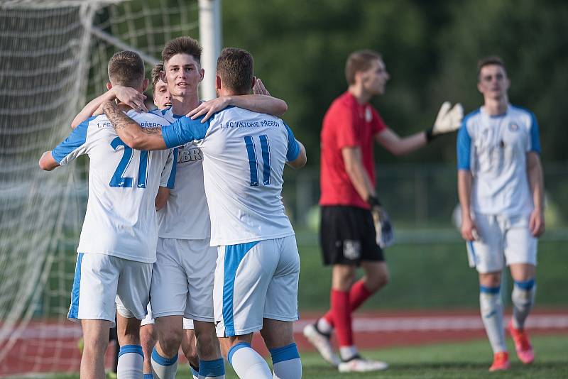 Fotbalisté Přerova (v bílém) proti Polance nad Odrou.