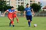 Fotbalisté 1. FC Viktorie Přerov (v modrém) proti Černovíru.