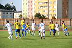 Úvodní kolo divize E nabídlo derby v Přerově mezi domácí Viktorkou (v bílém) a Kozlovicemi.