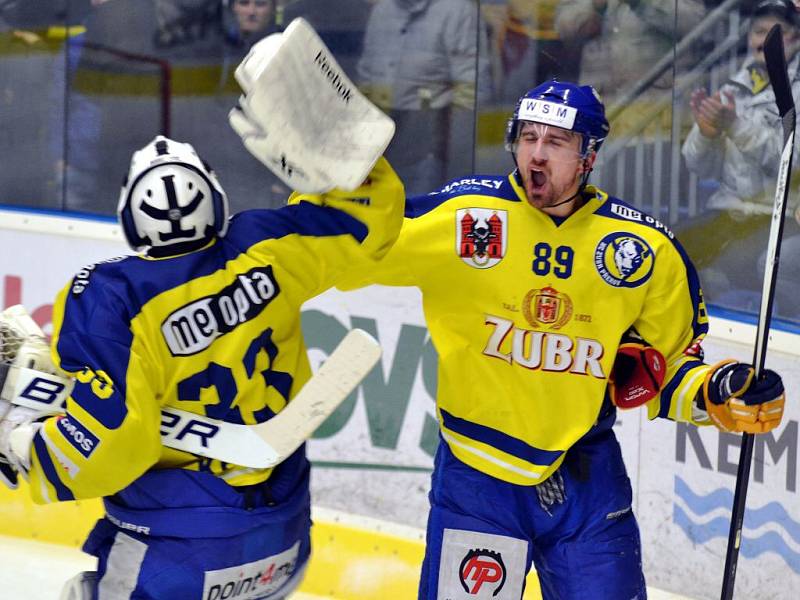 Přerovští hokejisté slaví výhru nad Šumperkem. Jakub Ferenc.