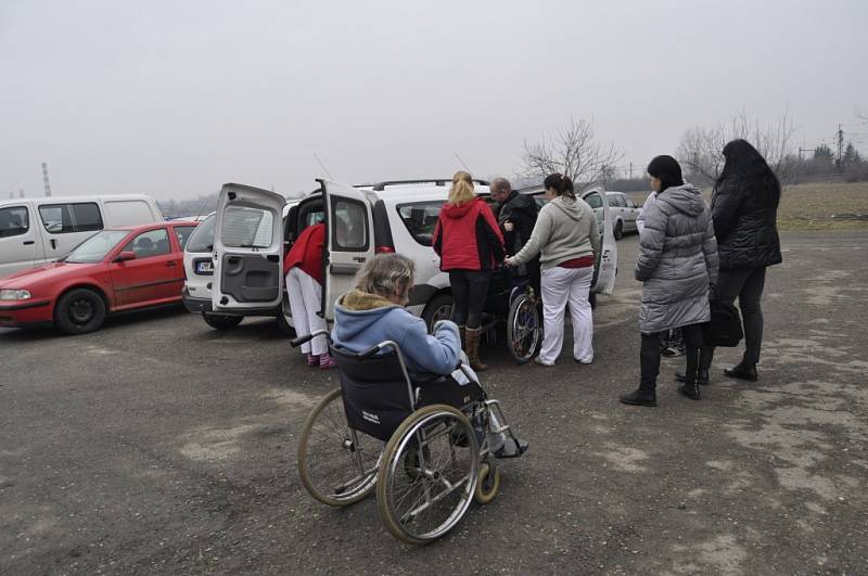 Z přerovského lazaretu se tento týden v pondělí odstěhovali také pan František s paní Jaroslavou, kteří se zde seznámili, a chtějí bydlet i v novém zařízení společně. Útočiště jim poskytl domov pro seniory v Jaroměřicích.