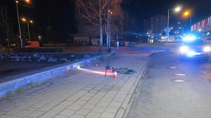 Opilý mladík nezvládl v neděli 24. března 2024 jízdu na elektrokoloběžce v Čechově ulici v Přerově.