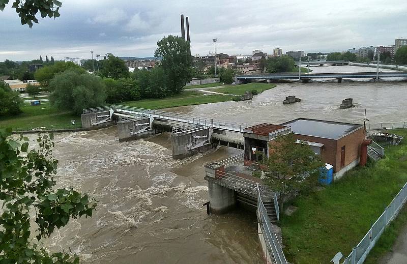 Rozvodněná Bečva v Přerově - 23. 5. 2019