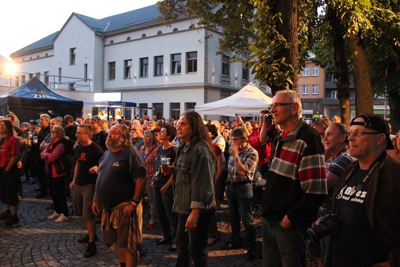 Vrcholem festivalu byl Radim Hladík s kapelou Blue Effect.