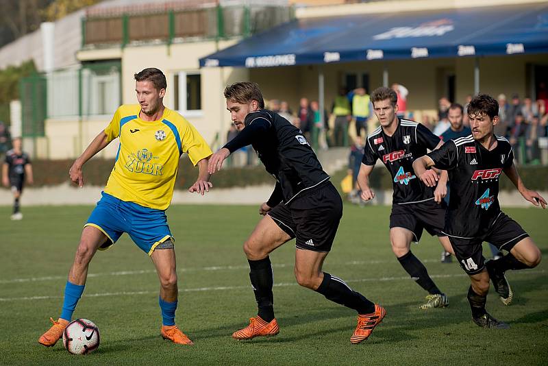 Fotbalisté Kozlovice (ve žlutém) doma porazili 1. HFK Olomouc 4:0.