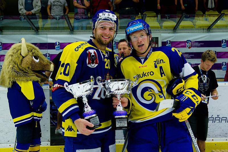 Hokejisté HC Zubr Přerov (v modrých dresech) v přípravě proti Aukro Berani Zlín. Foto: Deník/Jan Pořízek