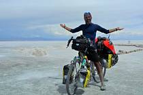 Cestovatel a hudebník Pavel Kadlíček z Rokytnice u Přerova projel před dvěma lety na kole Patagonii. Vánoce prožil v Bolívii.