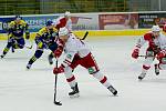 Hokejisté Přerova (v modrém) proti HC Slavia Praha.