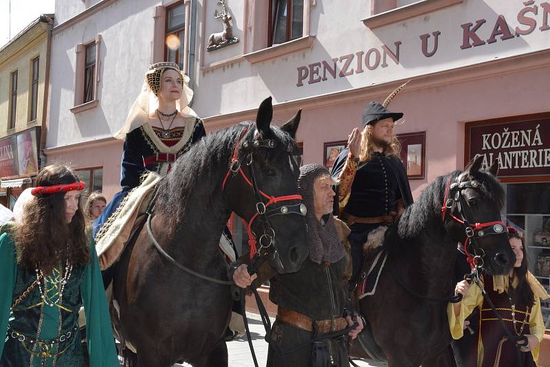 Ulicemi Přerova prošel v neděli historický průvod, který připomněl jeho povýšení na královské město. Třídenní Svatovavřinecké hody přilákaly na Masarykovo i Horní náměstí tisíce lidí