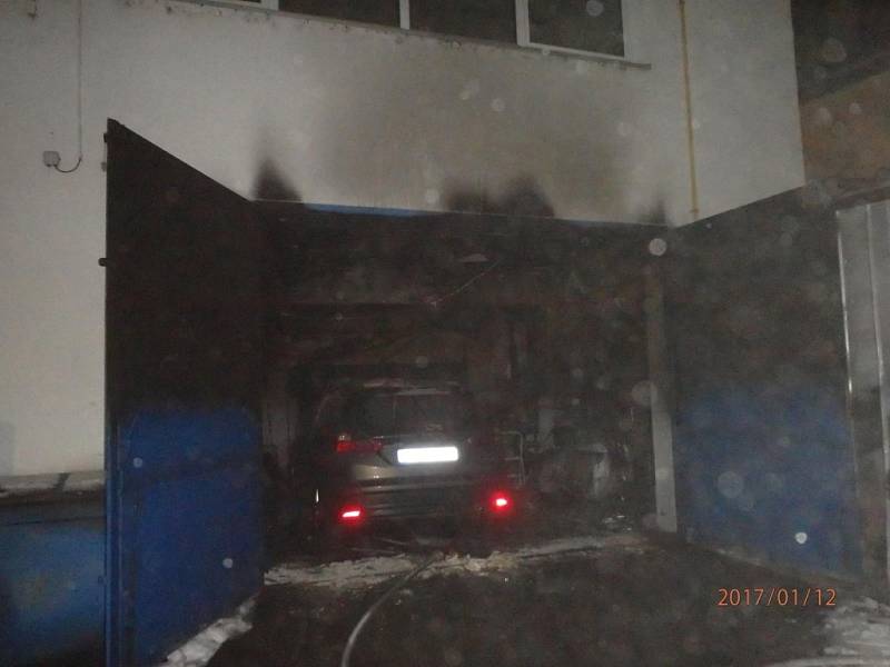 Požár autosalonu v Přerově.