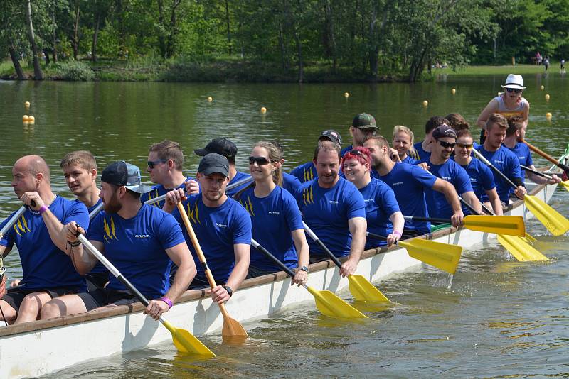 Přerovskou Lagunu ovládl Festival dračích lodí