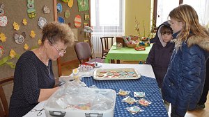 Tradiční Velikonoční salon spojený s ukázkami lidových řemesel přilákal tento týden do malého sálu Městského domu v Přerově stovky návštěvníků.